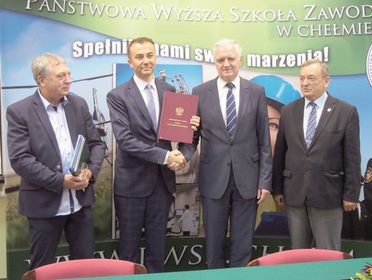 16 milionów na pas startowy PWSZ