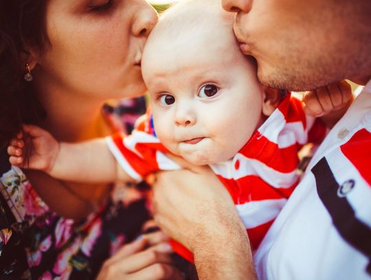 200 tysięcy złotych za urodzenie dziecka zamiast 800 plus