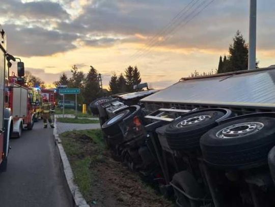 28-latek kompletnie pijany kierował ciężarówką. Nie wyrobił się na zakręcie