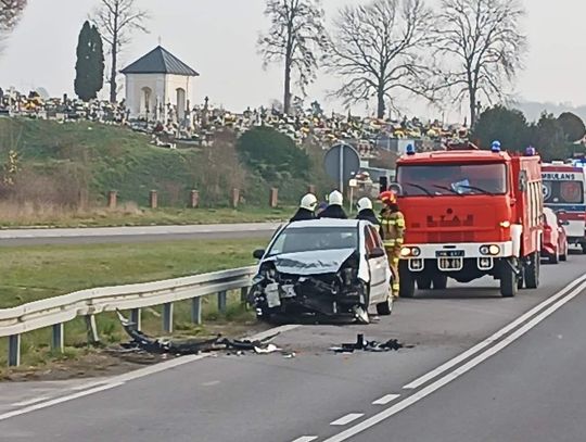 63-latka rozbiła samochód przy cmentarzu. Znamy przyczynę