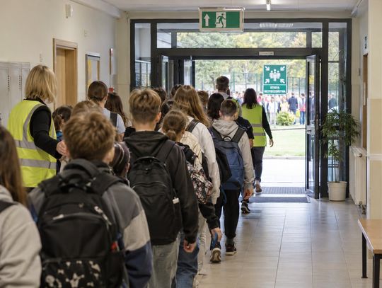 Alarm w środku lekcji. Gdzie mają schować się uczniowie? Nie wierzymy w szkoły