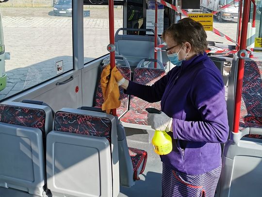 Autobusy przerzedzone i odkażane