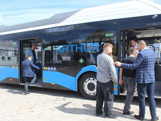 Autobus wodorowy H2O marki Arthur Bus zaprezentował się w Chełmie