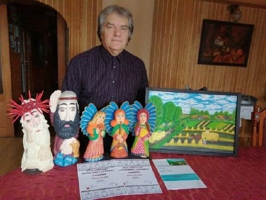 Barwna wieś i święci jak z obrazka