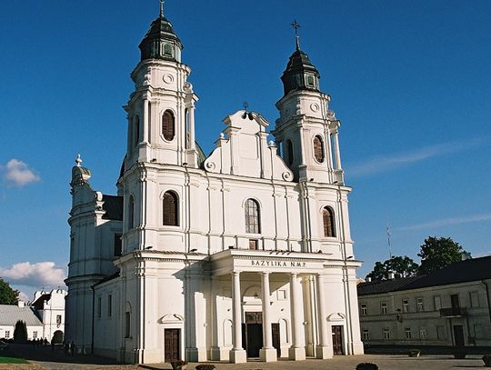 Bazylice przybywa wiernych