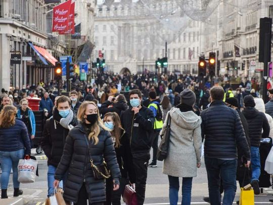 Bez paszportów, bez obostrzeń. Europa luzuje zaostrzenia