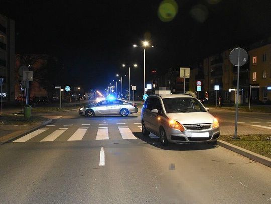 Lubelskie. Samochód najechał na pieszych. Dwie osoby trafiły do szpitala