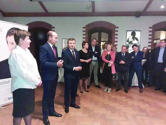 Biuro otworzył z pompą