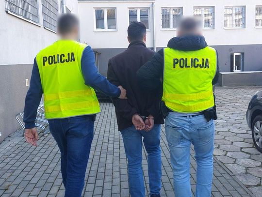 Na trzy miesiące do tymczasowego aresztu trafił 29-letni mieszkaniec województwa śląskiego, podejrzany o wystawianie fałszywych zaświadczeń o przebytych kursach specjalistycznych.