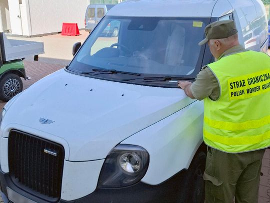 Brytyjczyk w aucie za 100 tys. zatrzymany na przejściu granicznym. Dlaczego nie pojechał dalej?