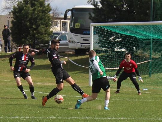 Bug wciąż na fotelu lidera