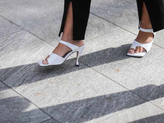 Buty damskie na lato 2026 – trendy, które łączą elegancję z komfortem na co dzień!