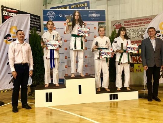 Ceglińska z pucharem z żeliwa