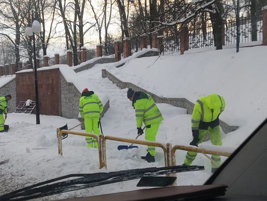 Chełm. Akcja zima nadal trwa! Poszło już 200 ton soli oraz 80 ton piachu [ZDJĘCIA]