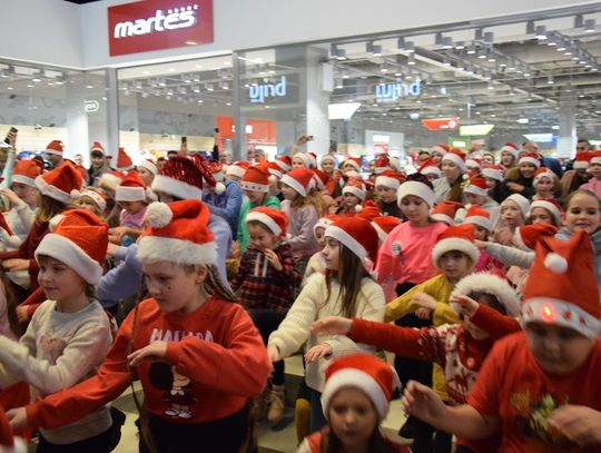 Chełm. Czegoś takiego jeszcze u nas nie było! Mikołajkowy flash mob w Galerii [ZDJĘCIA+FILM]