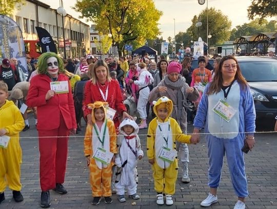 Chełm: Wybiegali w piżamach prawie 1500 złotych! [ZDJĘCIA]