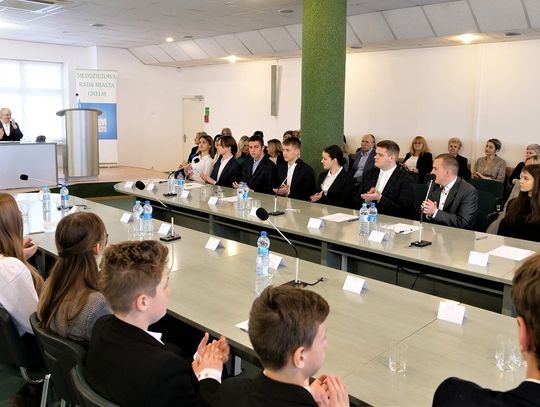 Chełm: Młodzi radni zaczynają działać! Pierwsza sesja za nimi