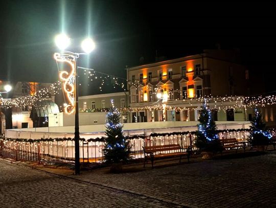 Chełm. Lodowisko przy Sienkiewicza już działa, na pl. Łuczkowskiego otwarcie w mikołajki