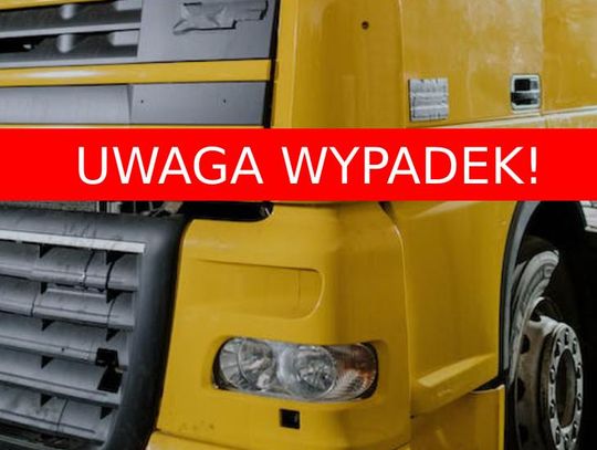 Chełm. Mężczyzna przygnieciony DAF-em z obrażeniami trafił do szpitala