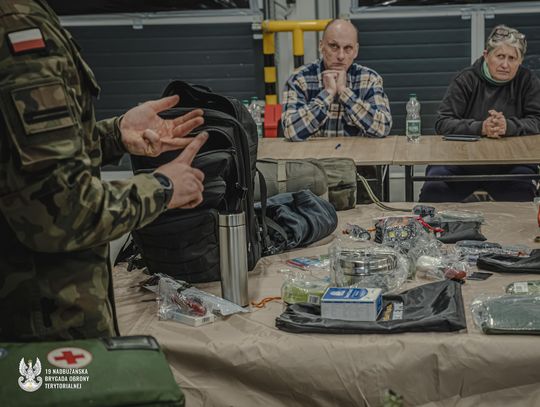 Chełm. Mieszkańcy na wojskowym szkoleniu obronnym. „Chcemy wiedzieć, jak się zachować, a nie panikować”