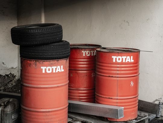 Chełm. Mieszkańcy pytają, co zrobić ze zużytym olejem silnikowym