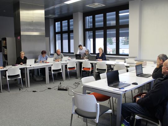 Chełm. Nasi seniorzy się szkolą! Z czego? Z internetu!