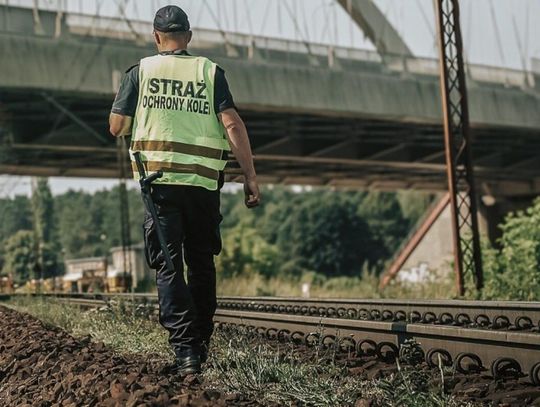 Chełm. Nastoletni grafficiarze zatrzymani. Niszczyli wiadukt nad linią kolejową