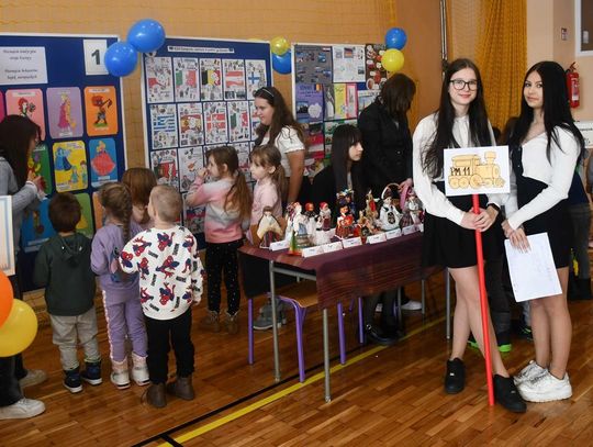 Chełm. Nauka przez zabawę. Przedszkolaki odwiedziły Szkołę Podstawową nr 6 W dniu 16 stycznia w Szkole Podstawowej nr 6 im. Ireny Sendlerowej w Chełmie zorganizowano piknik naukowo-adaptacyjny pod hasłem „Przedszkolaki w świecie nauki”.