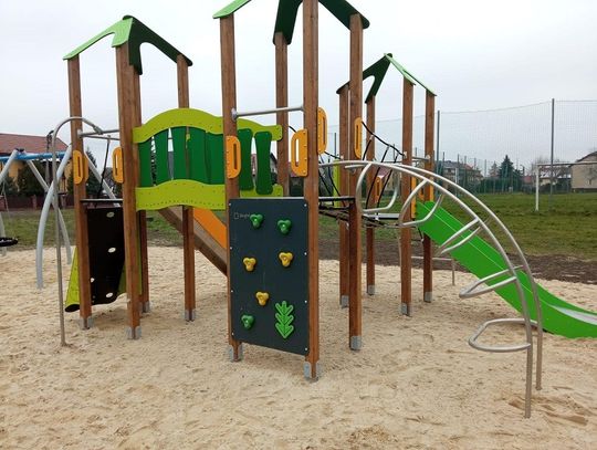 Chełm: Nowe wiaty rowerowe i place zabaw wreszcie gotowe [ZDJĘCIA]