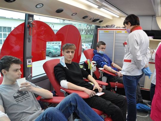 Chełm: Oni wiedzą, że krew ratuje życie - uczniowie ZST znów pomogli! [ZDJĘCIA]