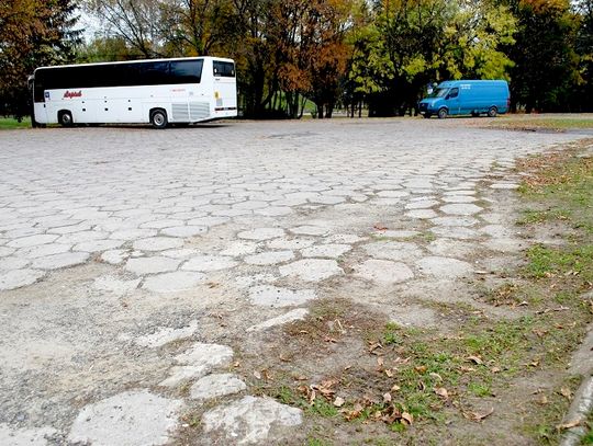 Chełm: Parking przy parku do remontu