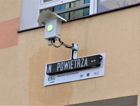 Chełm: To nie kamery, to czujniki smogu. Pojawiły się na niektórych szkołach