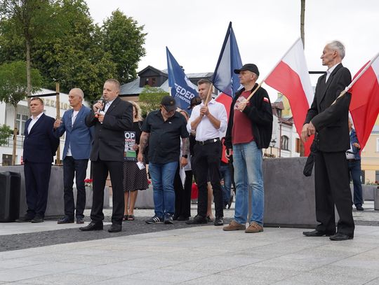 Chełm: Pokojowa pikieta „Stop imigracji” wzbudziła kontrowersje [ZDJĘCIA]