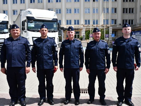 Chełm. Policjant dostał odznakę od ministra