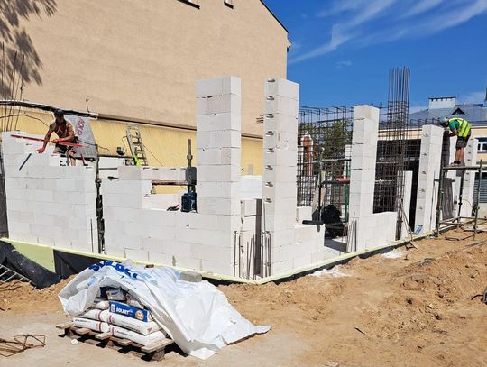 Chełm. Trwa budowa nowego wyjścia z podziemi kredowych. Zobaczcie, jak postępują prace