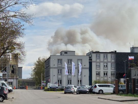 Chełm. Pożar w zakładzie przetwarzania opon przy ul. Fabrycznej. Prezydent zwołał sztab kryzysowy