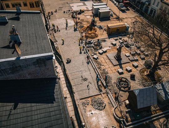 Chełm: Rewitalizacja Placu Łuczkowskiego idzie do przodu [ZDJĘCIA]