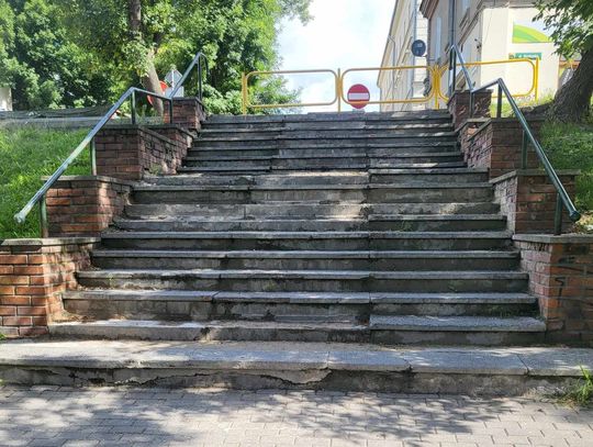 Chełm. Te schody prowadzą do... wypadku!
