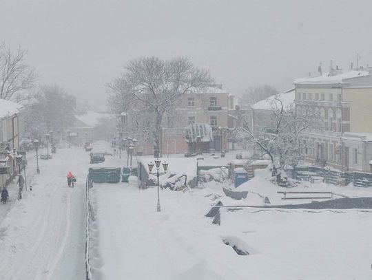 Chełm. Śnieg znów zaskoczył. Gdzie dzwonić, aby odśnieżyli? [NUMER]