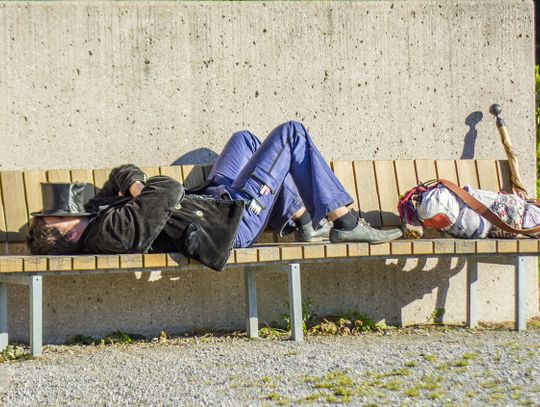 Chełm: Spał na ławeczce, stracił dobytek