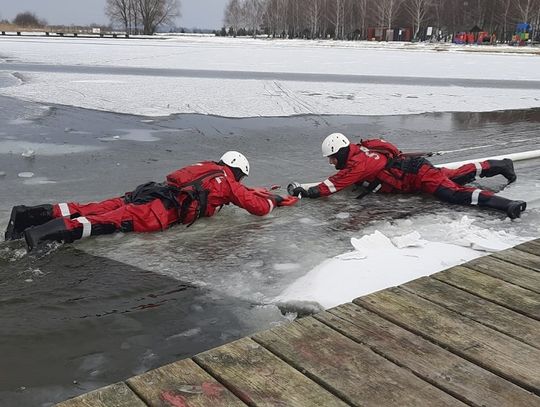 Chełm: Strażacy ćwiczyli na zalewie Żółtańce [ZDJĘCIA]