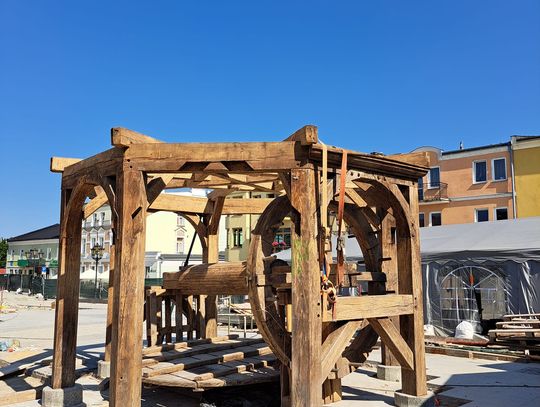 Chełm. Studnia wraca na plac Łuczkowskiego! Zobaczcie, na jakim etapie są prace [ZDJĘCIA+FILM]