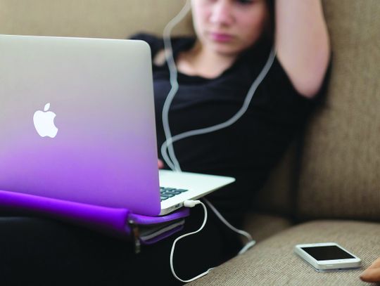 Chełm: Szantażem zmusił nieletnią do seksu