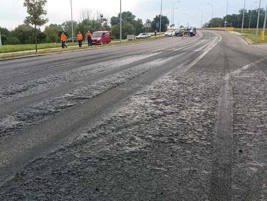 Chełm. Ogień w pustostanie, śmierdząca plama na wiadukcie