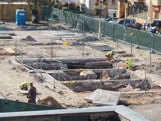 Chełm. Trwa rewitalizacja Placu Łuczkowskiego. Zobaczcie, jakie prace są teraz wykonywane