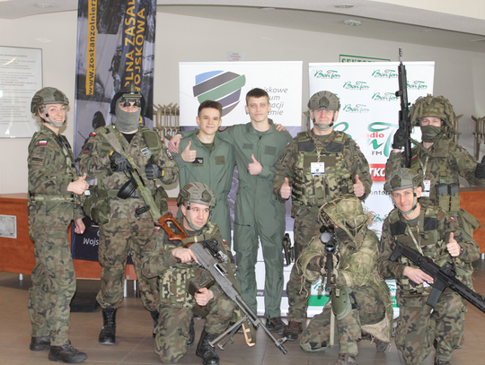 Chełm. Halę MOSiR opanowali żołnierze. Trwają targi wojskowe [ZDJĘCIA+WIDEO]