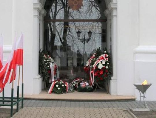 Chełm. Uroczystości upamiętniające 85. Rocznicę Zbrodni Katyńskiej i 15. Rocznicę Tragedii Smoleńskiej