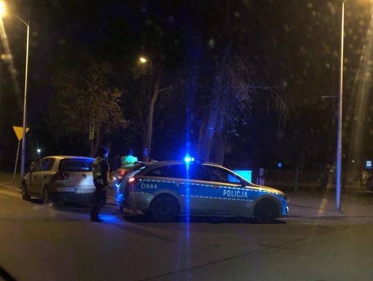 Chełm. Uszkodzony mercedes, zniszczony znak Chełm. Uszkodzony mercedes, zniszczony znak