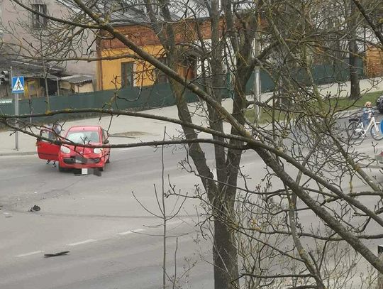 Chełm. Wjechał na czerwonym świetle i spowodował kolizję Chełm. Wjechał na czerwonym świetle i spowodował kolizję