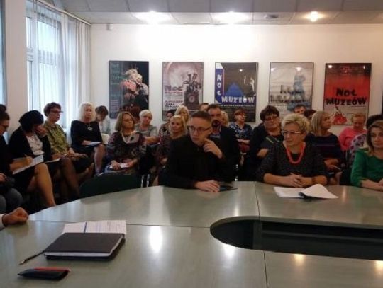 Chełm: Za dużo etatów w chełmskich szkołach?